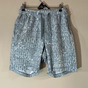 #12 Lululemon Bowline shorts 5" inseam, unlined, EUC!